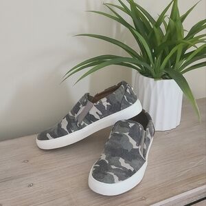 🌟STEVE MADDEN Camouflage Slip-On Sneakers Size 7.5